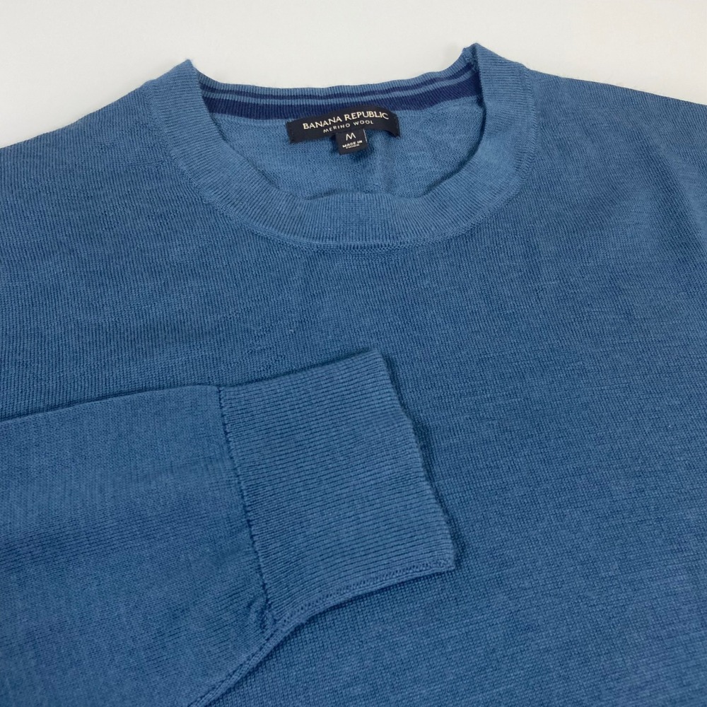 Banana Republic Men's Medium 100% Merino Wool Sweater Blue Crew Neck READ